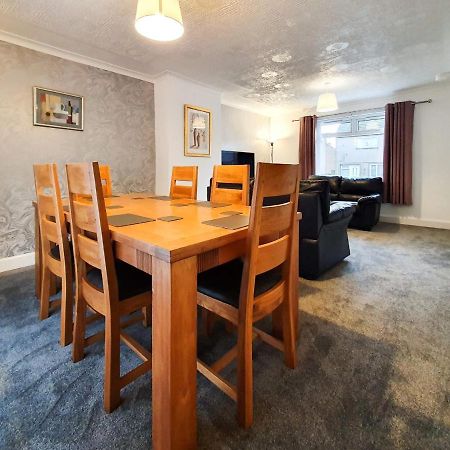 3 Bedroom House Amazon M90 Dunfermline Edinburgh Экстерьер фото