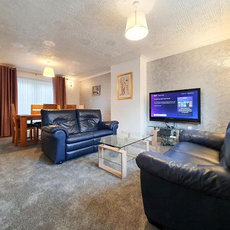 3 Bedroom House Amazon M90 Dunfermline Edinburgh Экстерьер фото