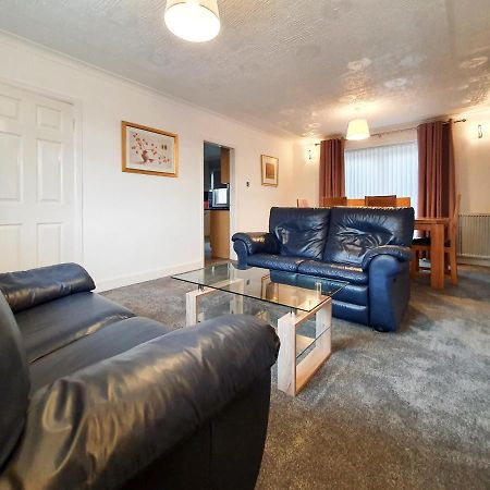 3 Bedroom House Amazon M90 Dunfermline Edinburgh Экстерьер фото
