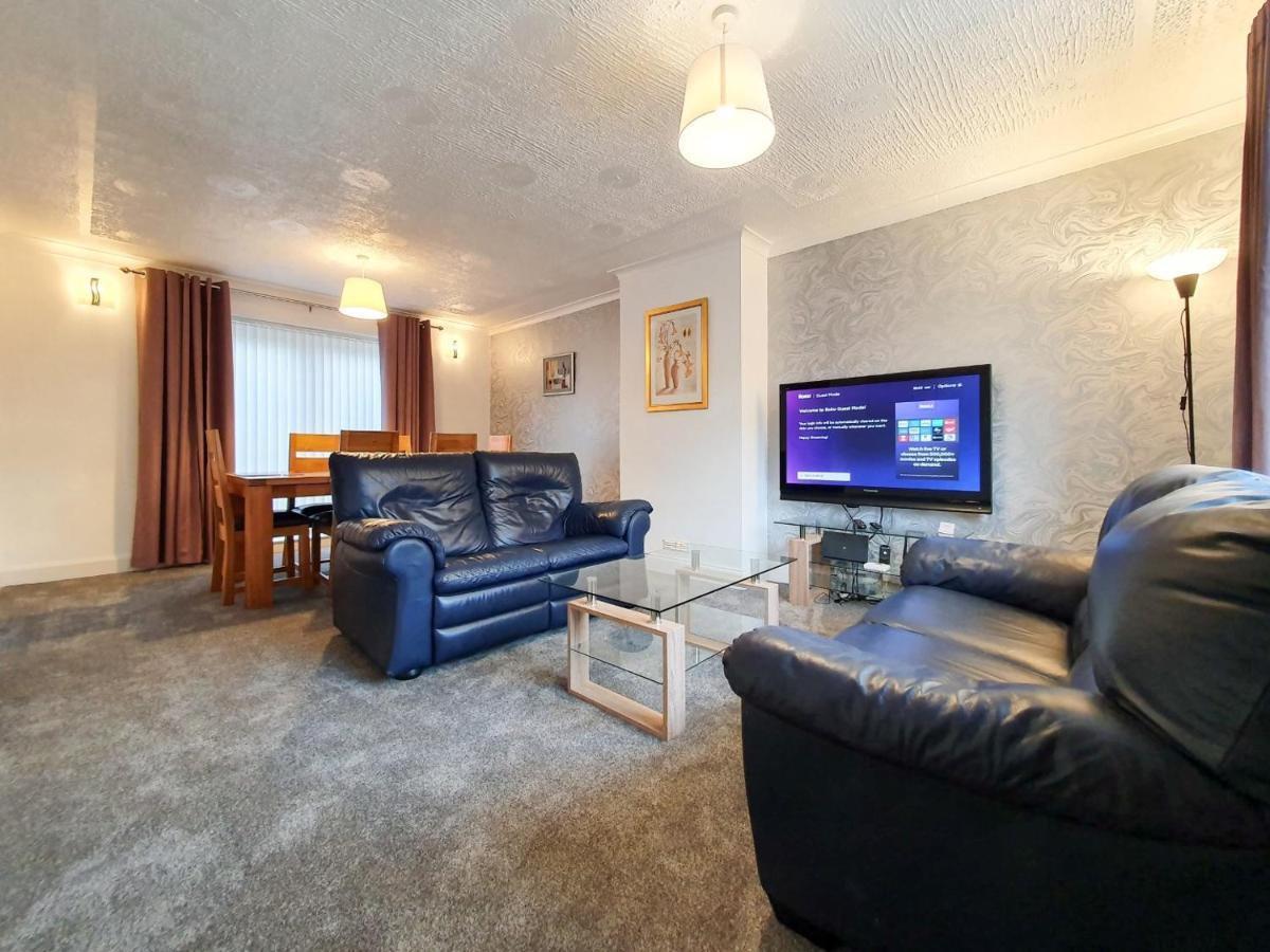 3 Bedroom House Amazon M90 Dunfermline Edinburgh Экстерьер фото