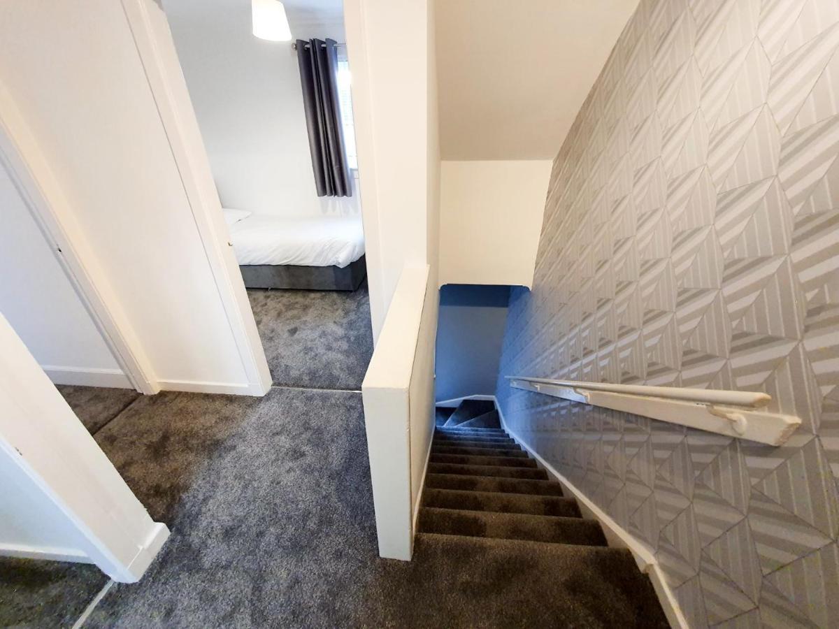 3 Bedroom House Amazon M90 Dunfermline Edinburgh Экстерьер фото